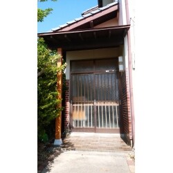 ポーチ柱が腐食していたので土台に柱を乗せることにしました。