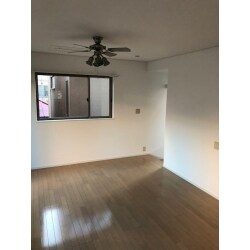 戸建物件の原状回復工事を行いました。
フローリングの傷も補修作業により見違えるほど綺麗になりました！