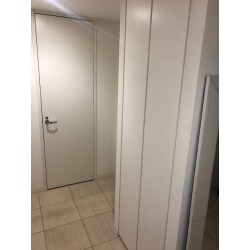 下地を補強した上で、新しく棚を設置しました。