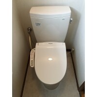 白色を基調とした清潔感溢れるトイレ空間へ！