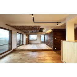 趣味の音楽を楽しむための工夫を凝らしました。建材にもこだわった上質なマンションリノベーションです。