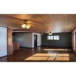 賃貸住宅として貸していた住居が想定外に傷んでしまってお困りだったお施主様。雨漏りの放置で内部まで腐って大きな穴が空いた階段の壁、大型犬に複数個所かじられたインナーガレージ、古くなった設備等、補助金も活用しご予算内で最大効果が得られた木造住宅のリノベーションです。