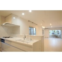 二つの吹き抜けがある家をフルリノベーション