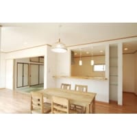 仕事の疲れも癒すナチュラルなくつろぎ空間