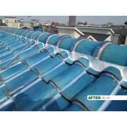 瓦の浮き、ズレや谷板劣化により穴が開きや漆喰部分に破損が有りそれが原因と思われる雨漏れがありましたが、葺き替えだと費用がかなりかかるため、補修工事を依頼されました。古くなった谷板を撤去し、瓦・漆喰を樹脂固定して直しました。