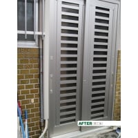 老朽化して閉まらなくなった玄関扉を取替えしました