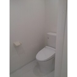 古く使いにくいトイレ、洗面を新しく