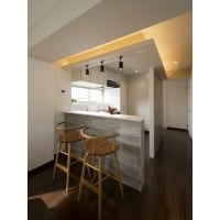 壁のタイルがアクセント!カジュアルモダンスタイル