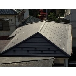 スッキリとした屋根に変えたいという事でしたので、ガルテクトFをお勧め致しました。