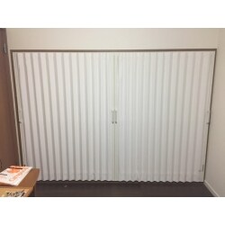 収納ドア交換　アコーディオンドア