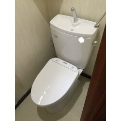節水型トイレ　スッキリデザイン　タンク式
