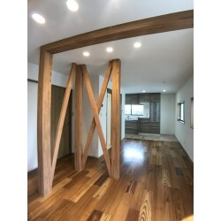 １Ｆの耐震と、中庭を部屋に取込みリビングを広げました。