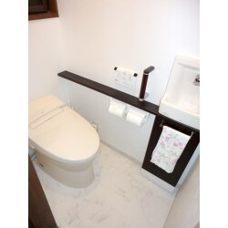 トイレ：LIXIL サティスE
カウンター：TOTO スリムタイプC（埋込あり）
壁：サンゲツ リフォームセレクション（汚れ防止＆スーパー耐久）
床：サンゲツ クッションフロア
