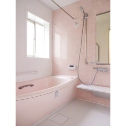ＴＯＴＯ製　サザナ1618サイズＴタイプ
アクセントパネル：マテリアルアロマピンク
浴槽：ジュエリーピンク
人気の浴室暖房乾燥機 三冠王もついています。