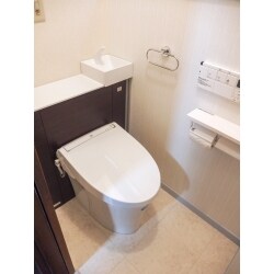 1階トイレ：LIXIL リフォレI型／2階トイレ：TOTO ピュアレストQR＋ウォシュレットS1 