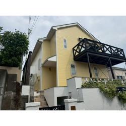 各部位がそれぞれの役割と質感を活かしながら、全体として調和の取れた外観に仕上がっています。耐候性の高い塗料を使用し、長期的な保護性能も確保しています。