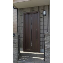 カバー工法で新しい玄関ドアに交換