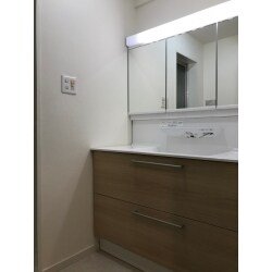 洗面化粧台は収納力豊富なＴＯＴＯのオクターブを入れました。トイレはＴＯＴＯのトイレを入れました。
