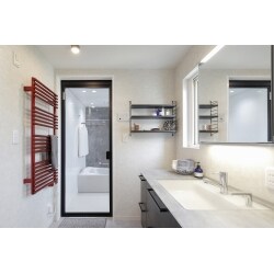 浴室、洗面所、トイレのリフォームを行いました。お客様には、リフォームに対しての思いが色々ありました。思いやイメージをヒアリングしながらライフステージの変化に合わせ水廻りの空間を快適にご使用していただけるようにという思いででお手伝いさせていただきました。