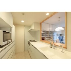 お客様とはトイレリフォームをきっかけに8年来のお付き合いになります。
キッチン、浴室を20年以上ご使用になり経年劣化がきっかけで水回りのリフォームのご相談を受けリフォームしました。

