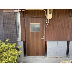 長く使ってきた勝手口の建具を一新