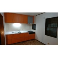 レイアウトを変更して設置した明るいキッチン