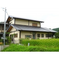 外壁：水性シリコンセラＵＶ
屋根：プラウドUU40G