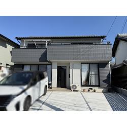 「防水性」「耐水性」「遮熱性」にすぐれ、促進耐候性試験では720時間経過後も光沢保持率80％以上を保ったプラチナECコート5000で、外観が輝いています。