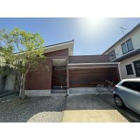 木部アクセントにマッチしたダークブラウンで高級感アップ