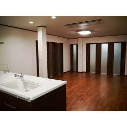 ALC2階建ての建物の工事です。
元々は食堂だった1階部分を一度スケルトンにしてからの工事でした。

お客様にも『想像よりもすごくよくなって嬉しい！』と喜んでいただけました。