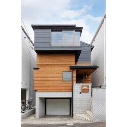 世田谷区の耐震工事物件事例です。
中古物件を購入したお施主様からのご依頼で、耐震改修工事、浴室工事、外壁工事を行いました。
外壁は道路面の目立つ範囲を耐火木製ｻｲﾃﾞｨﾝｸﾞを施工しております。
世田谷区の環境配慮型リノベーションの補助金も利用した物件です。