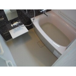 ご高齢のお母様がお住まいの家での介護保険改修工事でした。