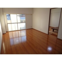 入居に向けて全室リフォームしました。古くなった配管も更新したので、これから安心してお住みいただけると思います。