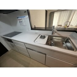 数年前に食洗機の水漏れで床の一部が浮いているのと床の傷みが気になっていたためリフォームをしました。