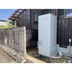 古くなり故障したことから、新しいエコキュートへ取替しました。その際に、省エネ性能の高い給湯器の導入を対象とした補助金を活用し、取替を行いました。