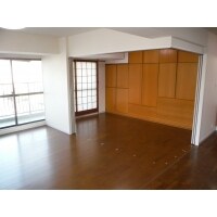 洋室・和室の壁を撤去し、広々としたLDKに