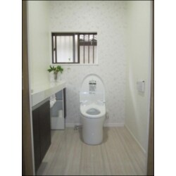以前は男性用小便器とで2つトイレがありましたが、今回トイレを1つにすることで空間が広々となりました。