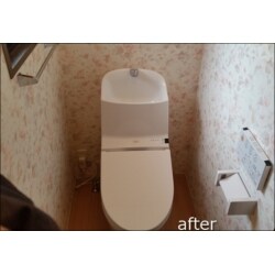 表面に汚れが付きにくく、落ちやすい陶器で作られていること、トルネード洗浄という、便器の内部を少ない水でもまんべんなく洗い流し、汚れにくい設計になっていること、フチなしの形状でサッとひとふき、お掃除が楽であることをお伝えしました。しかも、従来型と比べて約６０％のしっかり節水でエコになり、喜ばれています。