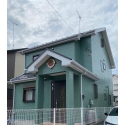 明るいグリーンの外壁になりました！
