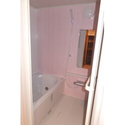 明るくお手入れしやすいバリアフリーバスリフォーム