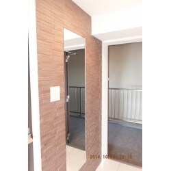 大型ミラーとエコカラットで素敵な玄関に