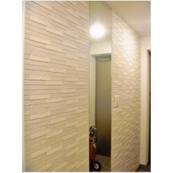 新築のマンションにご入居される際に、玄関・リビング・寝室・トイレの壁にエコカラットを施工させていただきました。
奥様のセンスで全体的に白っぽい色を選ばれたことで、周りとよくなじみ主張しすぎないコーディネートになりました。