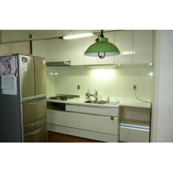 キッチン回りを全て収納できて明るくスッキリ！