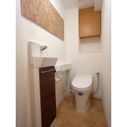 タンクレストイレで広々スッキリ空間になりました。
さらにエコカラットをアクセントに使用し、空気までスッキリさわやかです。