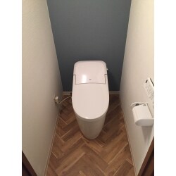 スパイスの効いた男前インテリアなトイレ