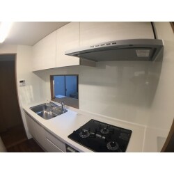 デッドスペースを収納に変えたキッチン