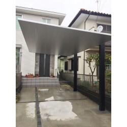 既存のコンクリート上に、柱部分を一部解体して設置しました。
LIXIL,カーポートSCレギュラー
W30L50,ロング柱仕様
定価 534,800円（税抜）