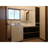 脱衣室を収納の多い洗面化粧台に交換しておしゃれにリフォーム