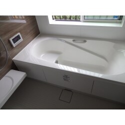 既存のタイル貼りのお風呂からLIXIL製ユニットバスアライズに交換工事しました。