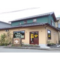 ナチュラルで、緑が似合うパン屋さんに変身した外構工事